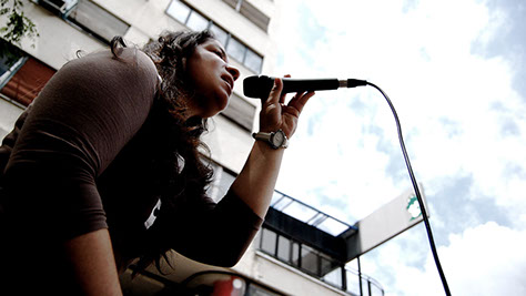 Trg bana Josipa Jelačića, Zagreb, ulični svirač, solistica